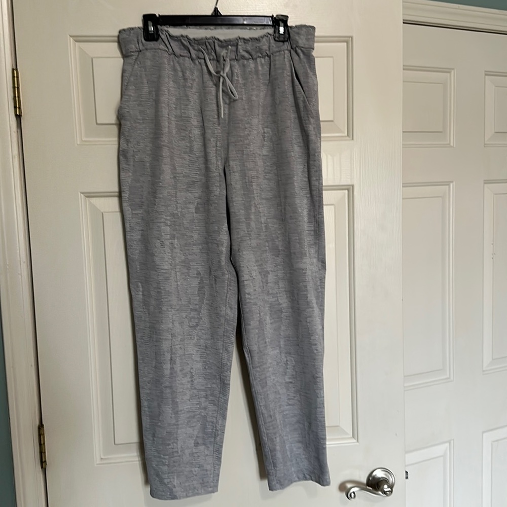 Lululemon On the Fly grey pants size 10